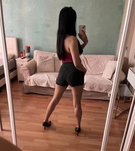 607440948: Chica busca chico en Madrid