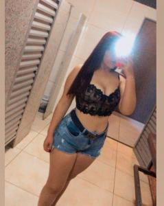 677886580: Chica busca chico en Barcelona