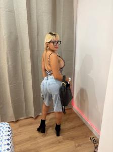 671547778: Chica busca chico en Barcelona