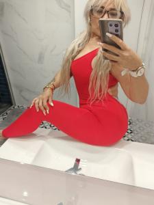 671547778: Chica busca chico en Barcelona