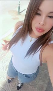 677760955: Chica busca chico en Sevilla