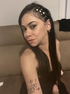 613115840: Chica busca chico en Gerona