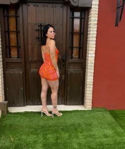 661121893: Chica busca chico en Sevilla