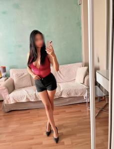 607440948: Chica busca chico en Madrid