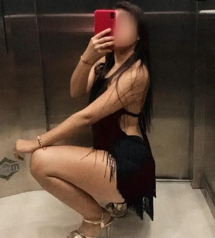 661929283: Chica busca chico en Sevilla