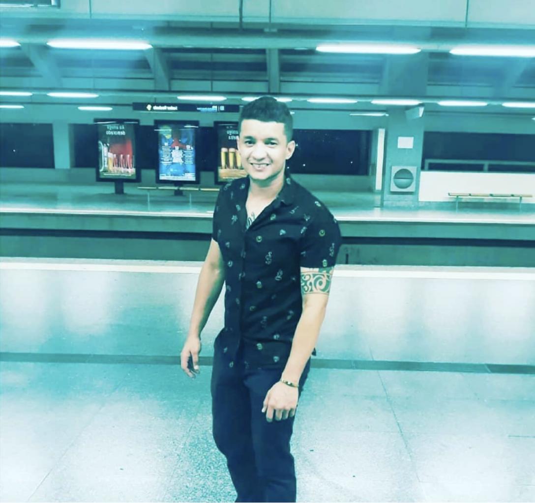 613543107: Chico busca chica en Cáceres