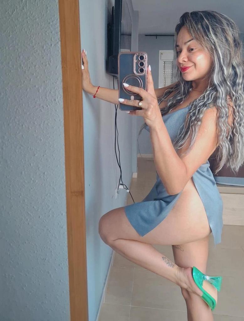 Chica busca chico en Alicante: Chica busca chico