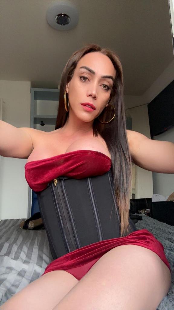643372084: Transexual en Barcelona