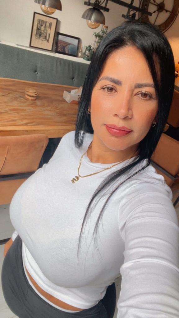 Chica busca chico en Ibiza: 