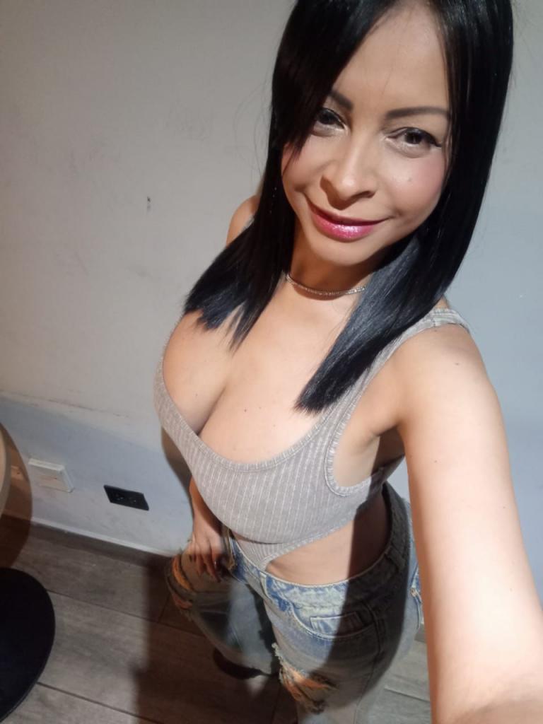 678449414: Chica busca chico en Madrid