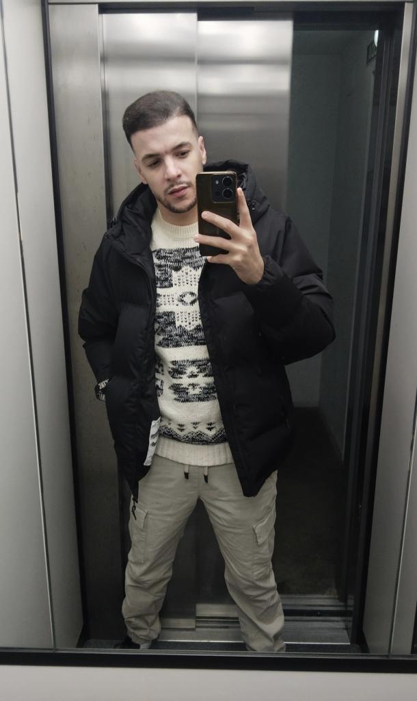 Chico busca chica en Sevilla: 