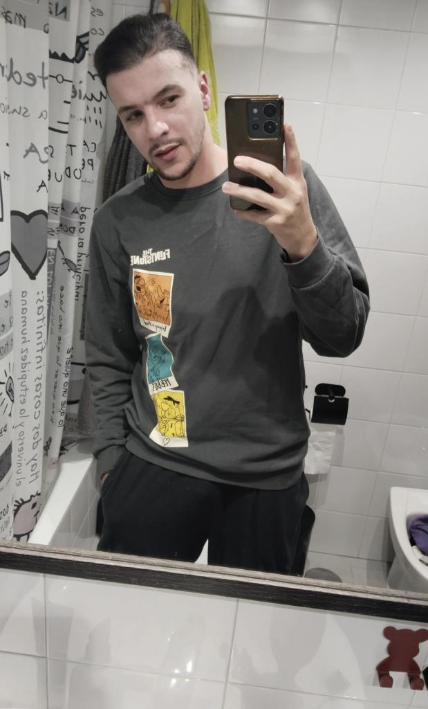 Chico busca chica en Sevilla: 