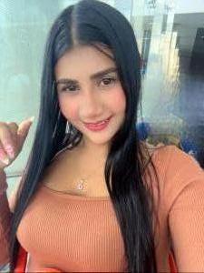 663371297: Chica busca chico en Gerona