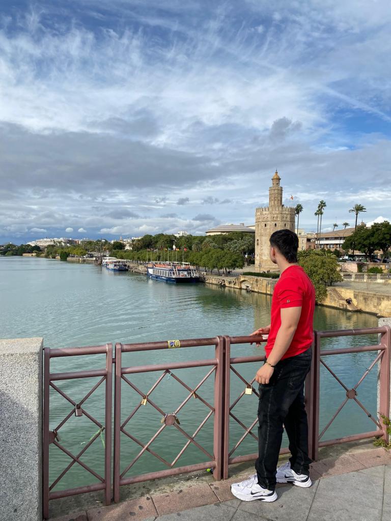 Chico busca chica en Sevilla: 