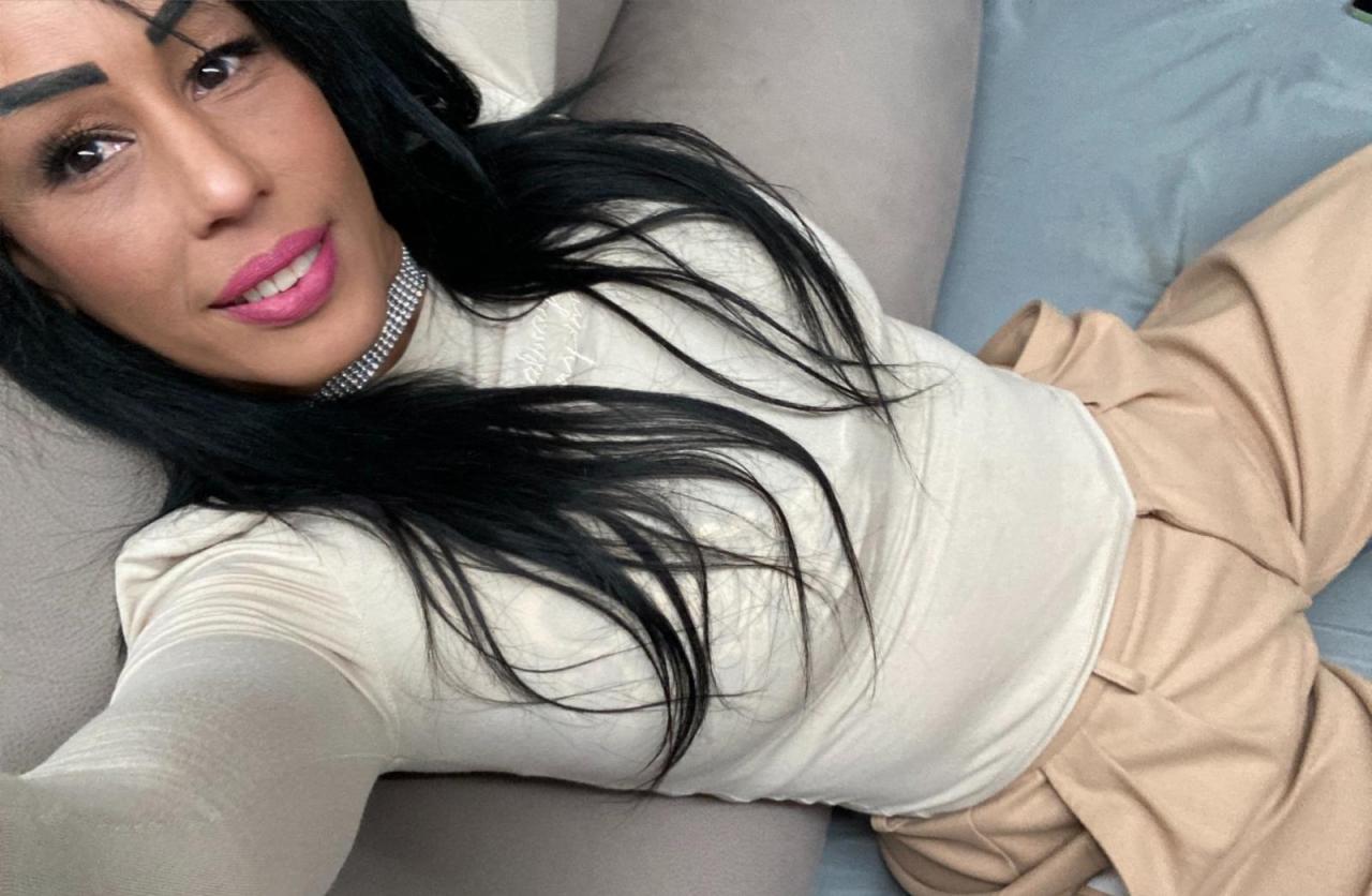 663811939: Chica busca chico en Barcelona