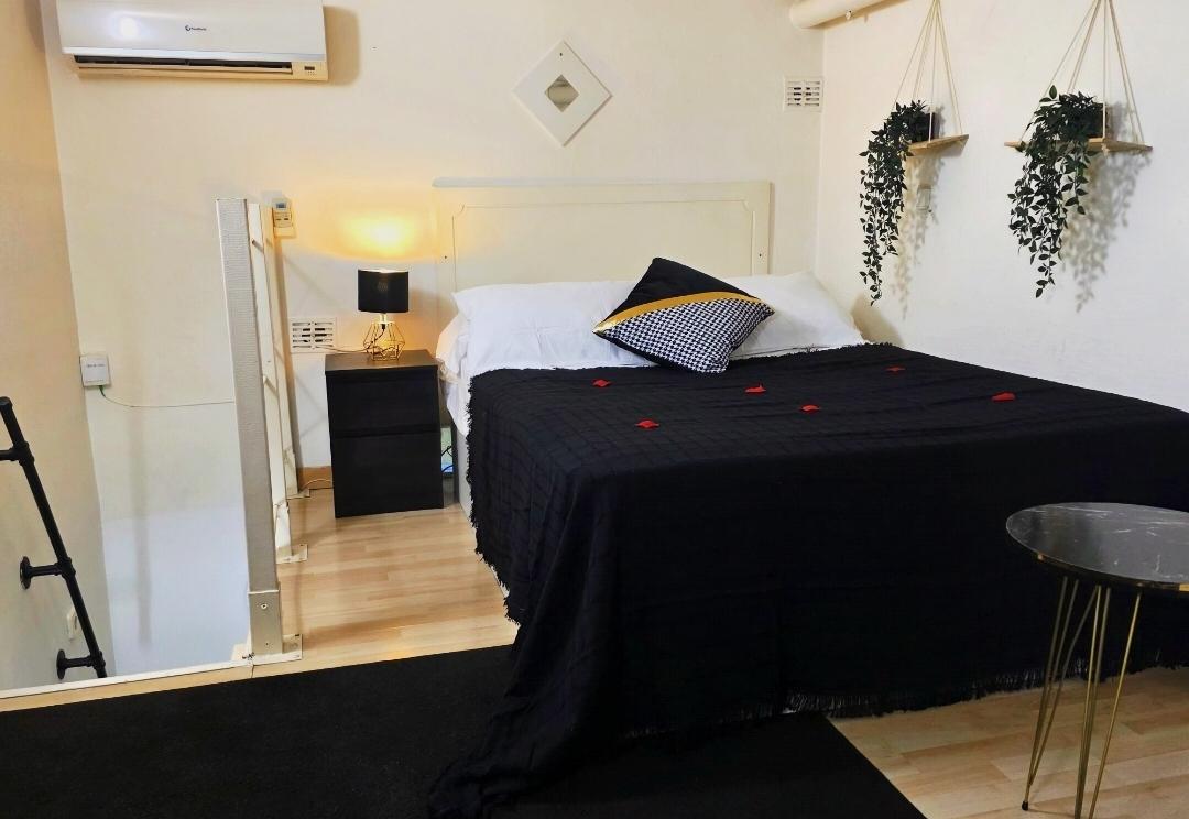 670490550: Chica busca chico en Barcelona