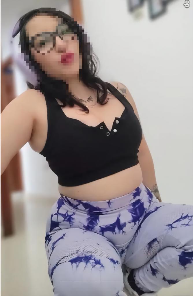 647075884: Chica busca chico en Huelva