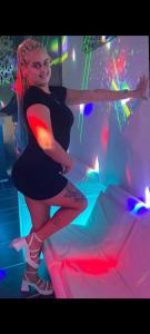 742021861: Chica busca chico en La Coruña