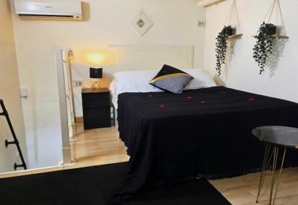 670490550: Chica busca chico en Barcelona