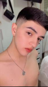 695313803: Chico busca chica en Barcelona