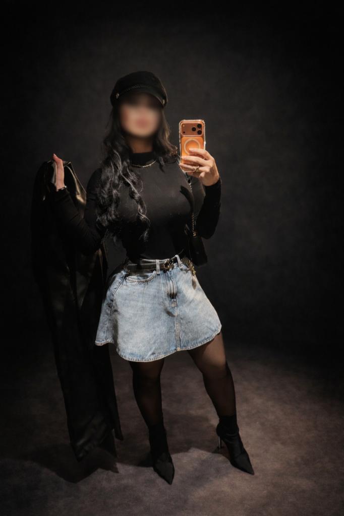 687658076: Chica busca chico en Sevilla