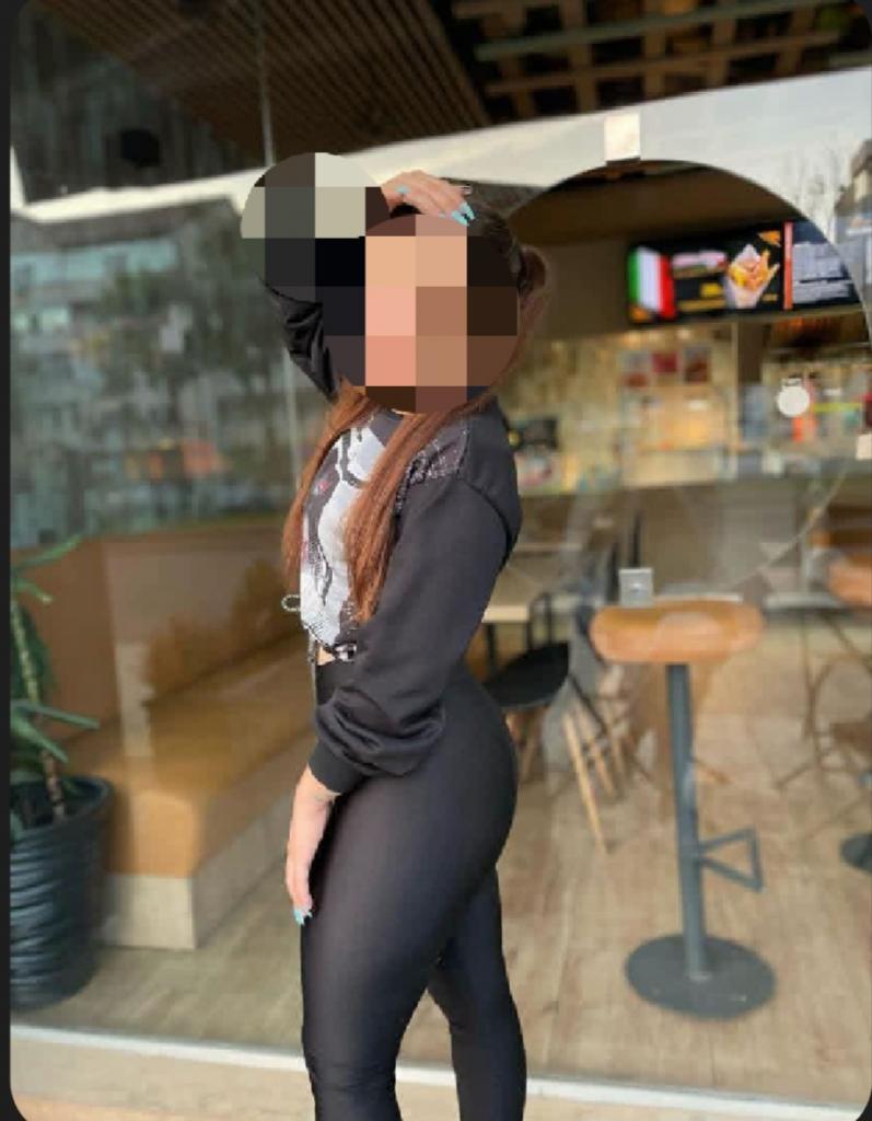 642367508: Chica busca chico en Barcelona