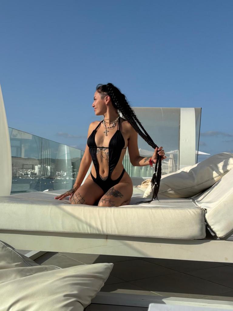 Chica busca chico en Ibiza: 