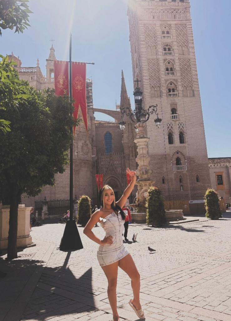677164467: Chica busca chico en Málaga