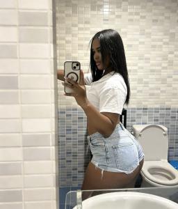 694227779: Chica busca chico en Sevilla