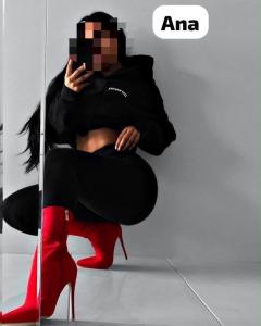661520325: Chica busca chico en Sevilla