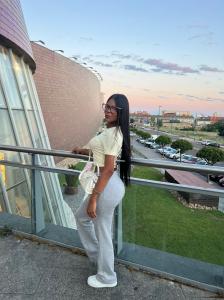 611395575: Chica busca chico en Gerona