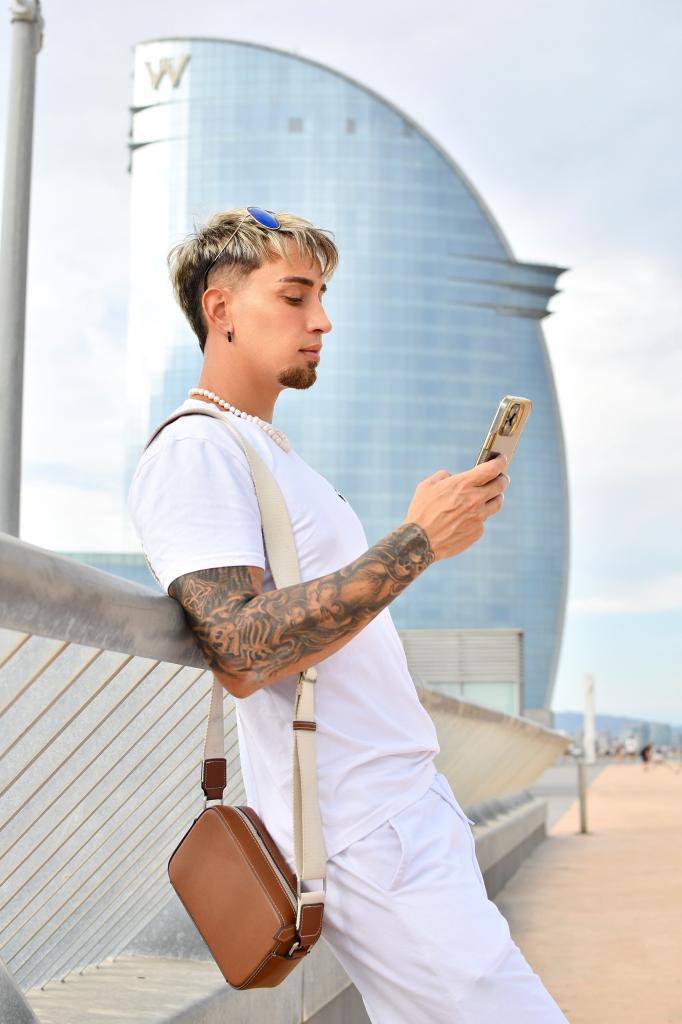 632285658: Chico busca chica en Barcelona