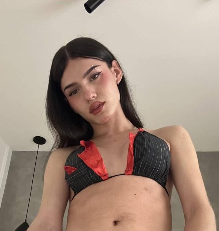 695496402: Travesti en Barcelona