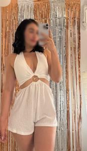 647053081: Chica busca chico en Sevilla