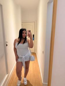 663776664: Chica busca chico en Gerona