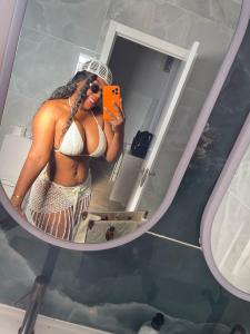 613755193: Chica busca chico en Sevilla
