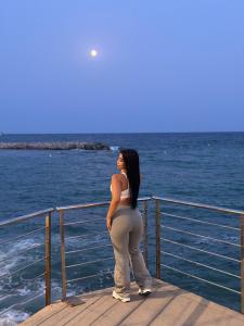 664249061: Chica busca chico en Gerona