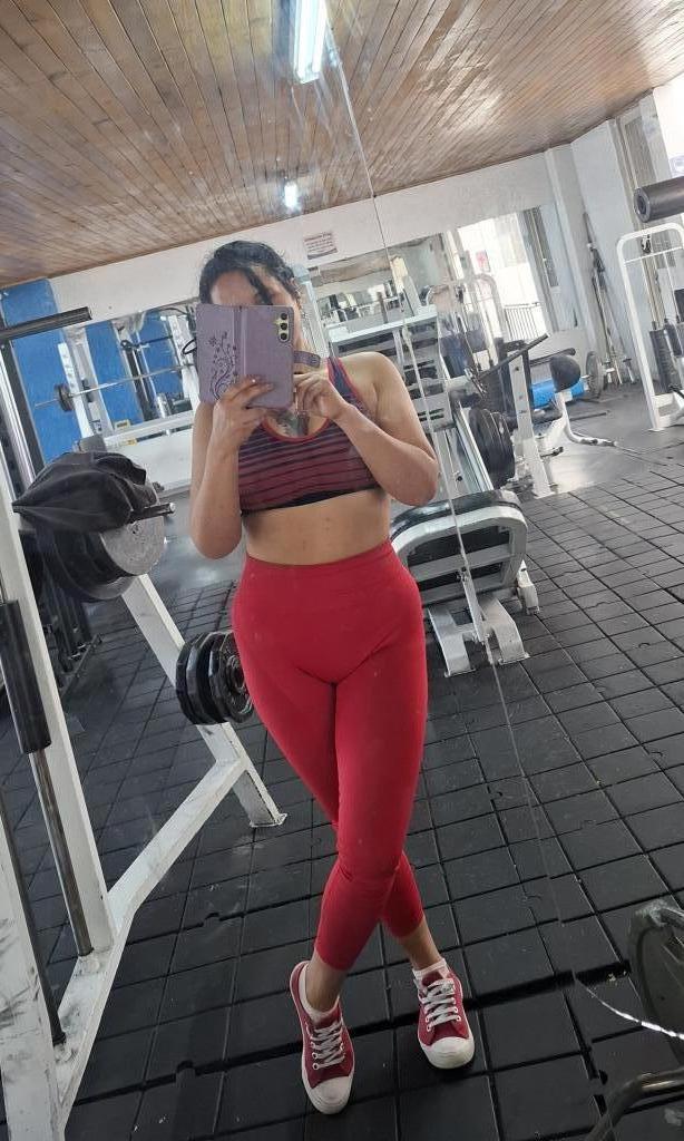 647368045: Chica busca chico en Almería