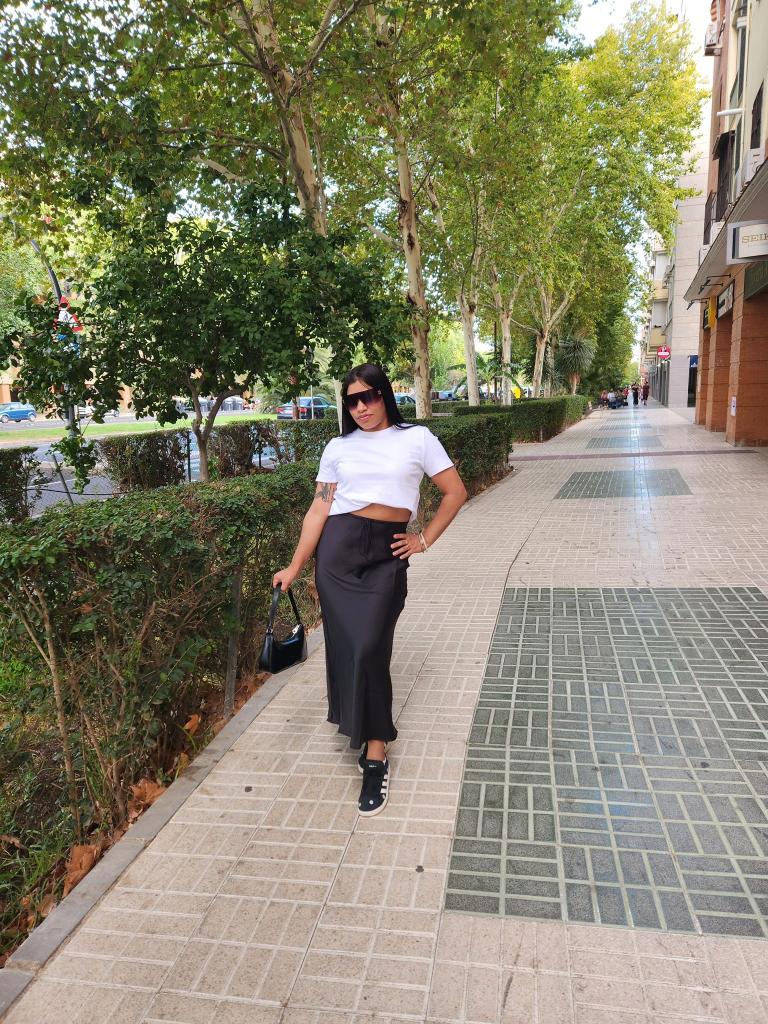 613755193: Chica busca chico en Sevilla