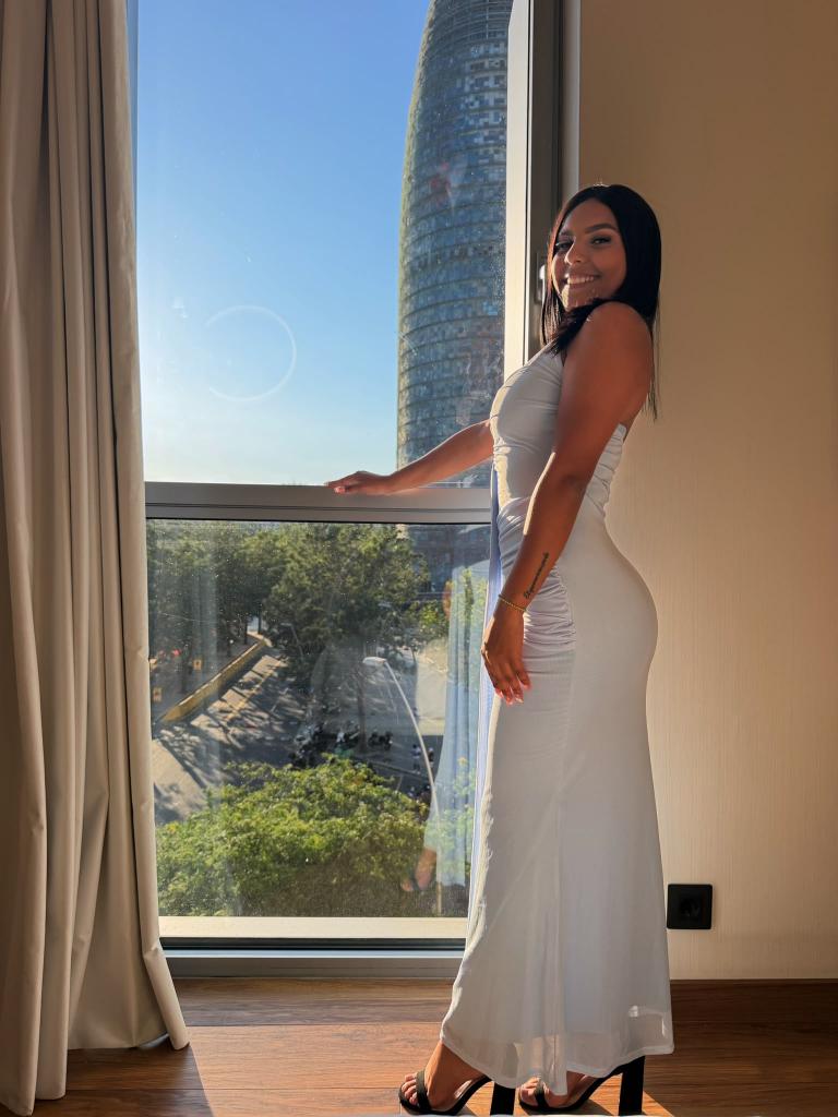 617492072: Chica busca chico en Barcelona