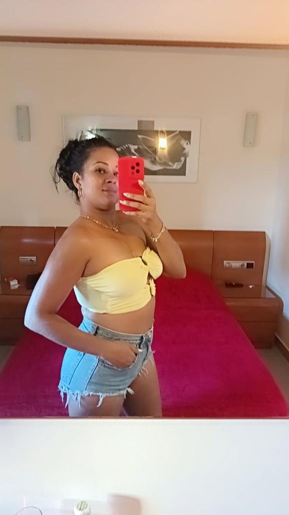 604113086: Chica busca chico en Málaga