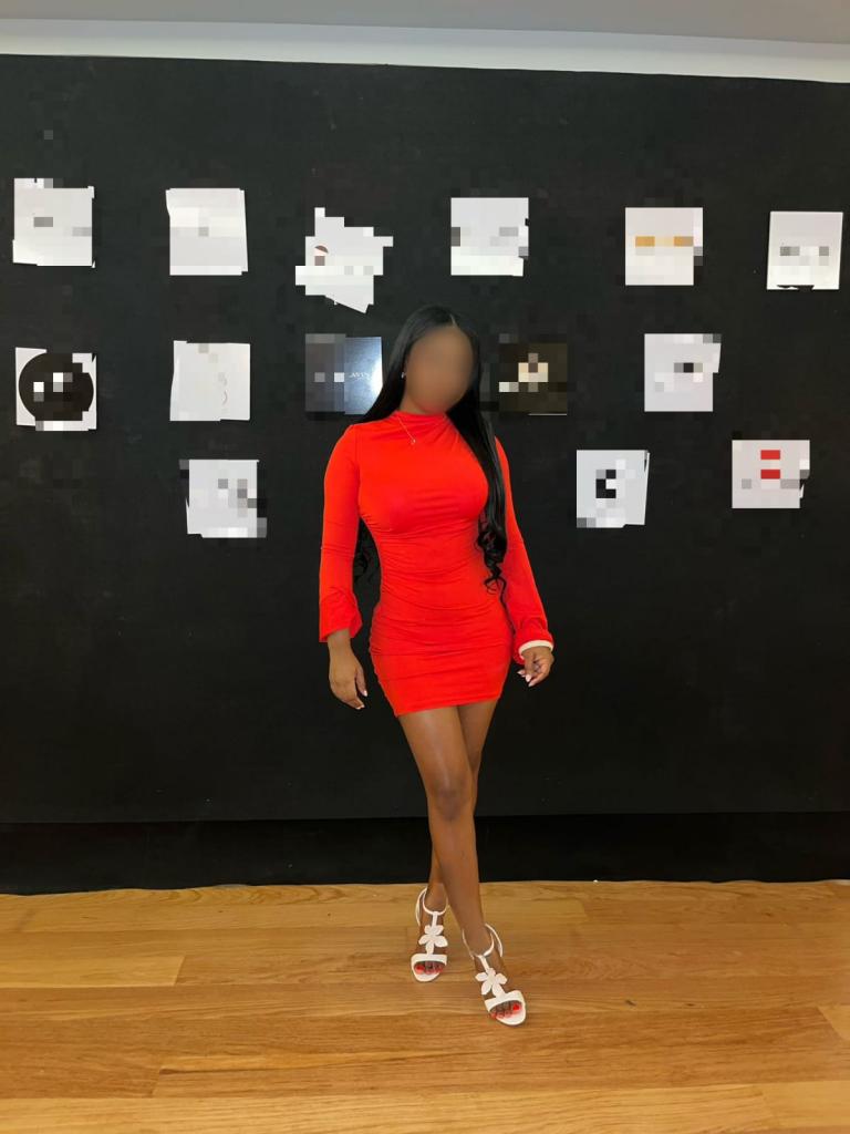 610604327: Chica busca chico en Sevilla