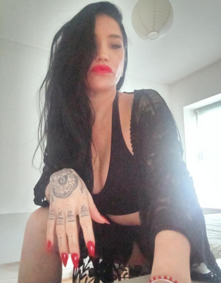 647163074: Chica busca chico en Málaga