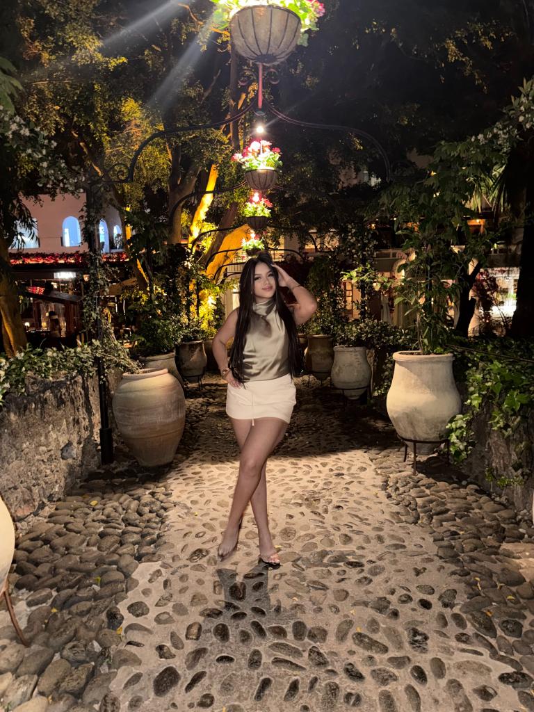 Chica busca chico en Ibiza: 