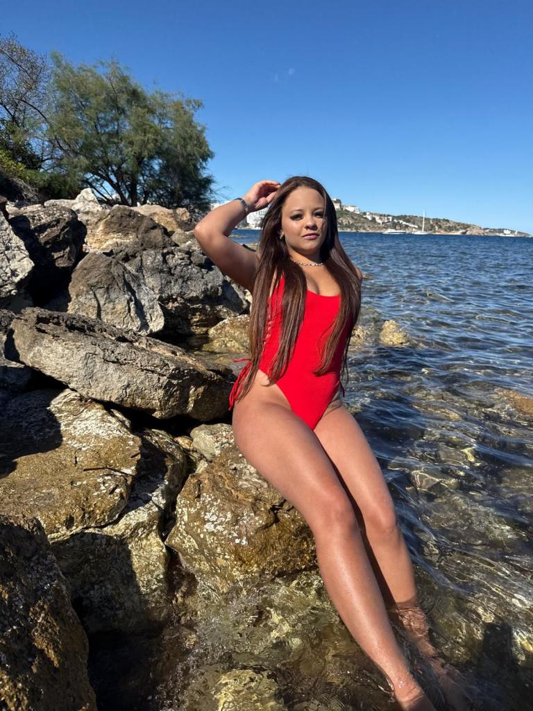 624471335: Chica busca chico en Ibiza