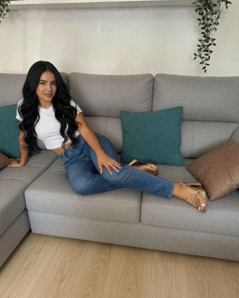664248198: Chica busca chico en Sevilla