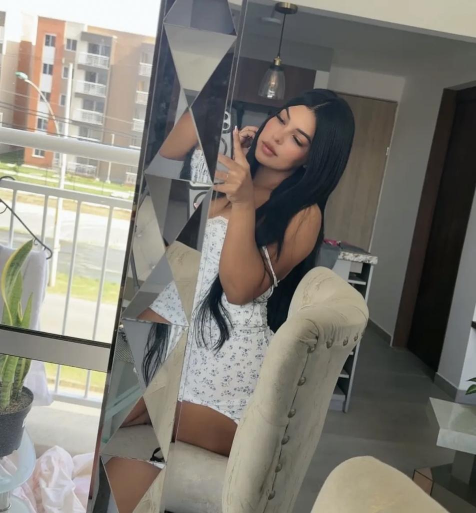637803493: Chica busca chico en Huelva