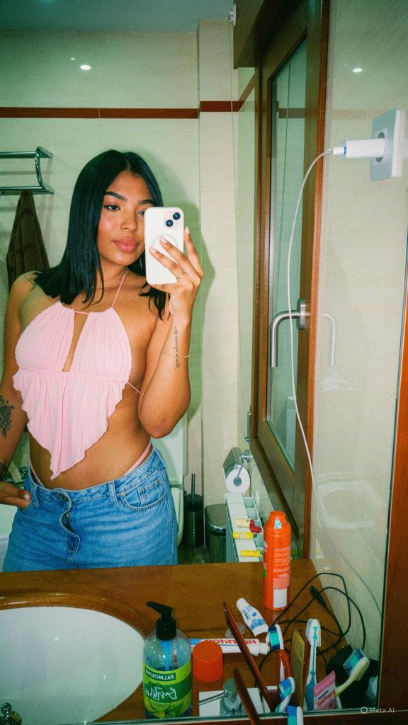 670372844: Chica busca chico en Málaga