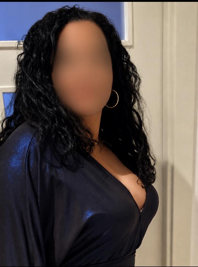 613913039: Chica busca chico en La Coruña