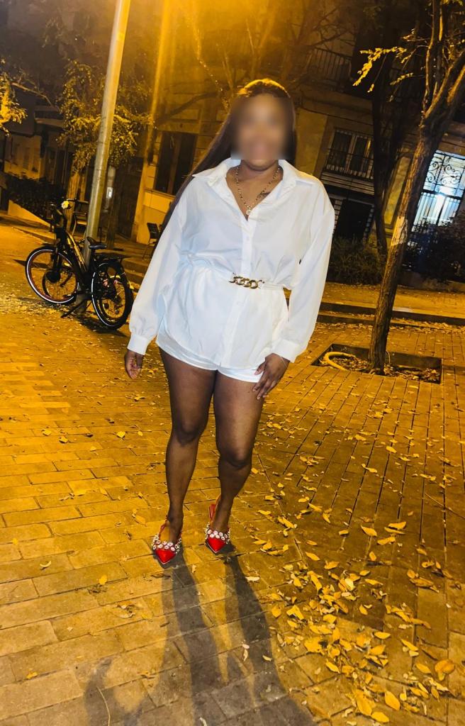 602535040: Chica busca chico en Gerona